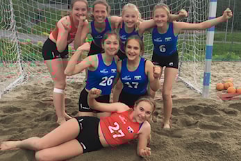 Seier til Njård J12 i beachserien i håndball
